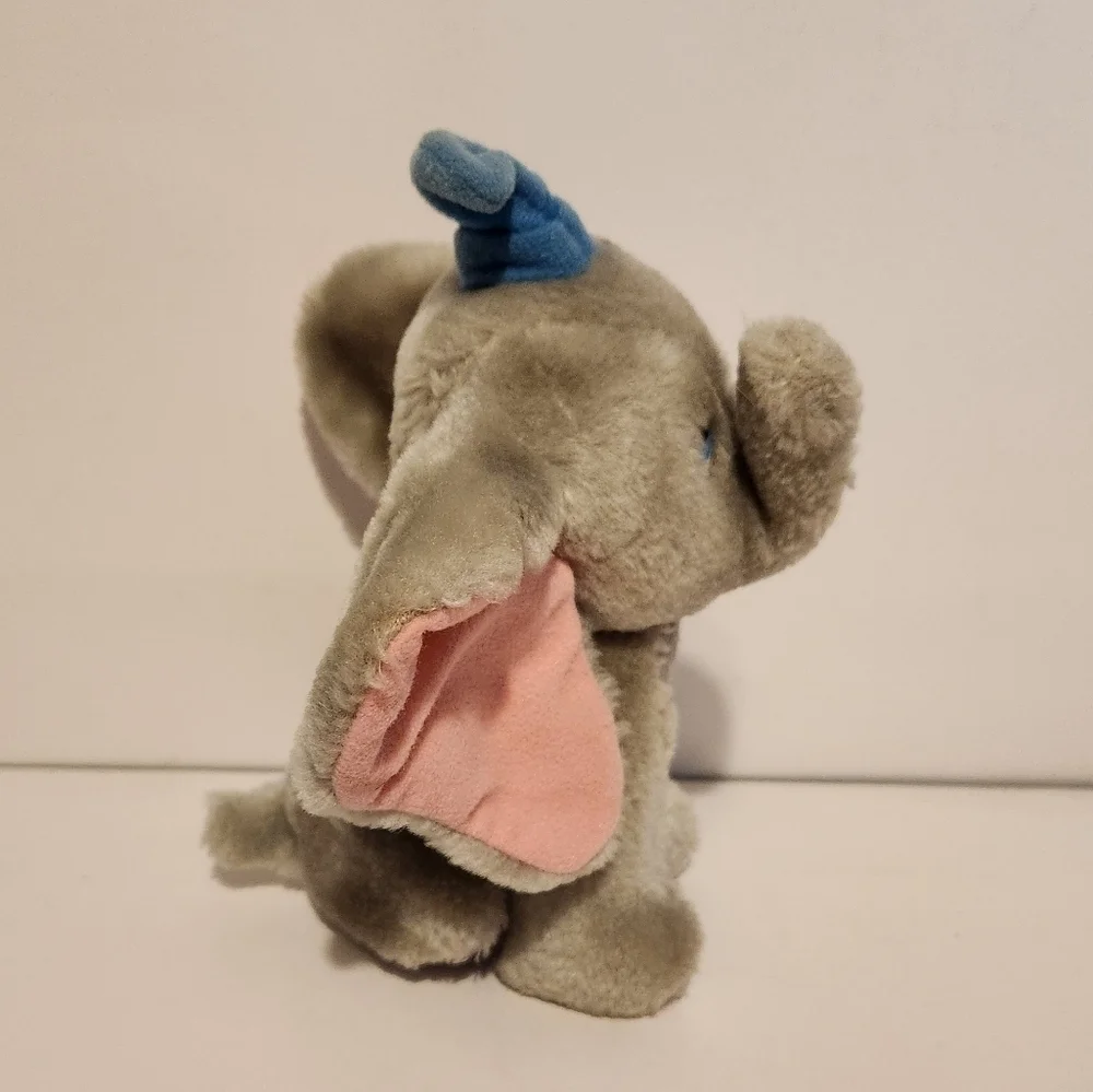 7 1/2” Vintage 1980’s Walt Disney Dumbo Plush Stuffed Animal